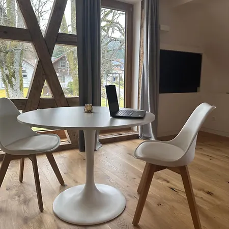 شقة Schwarzwald-ferienwohnungen Haus Linde بيرسبرون